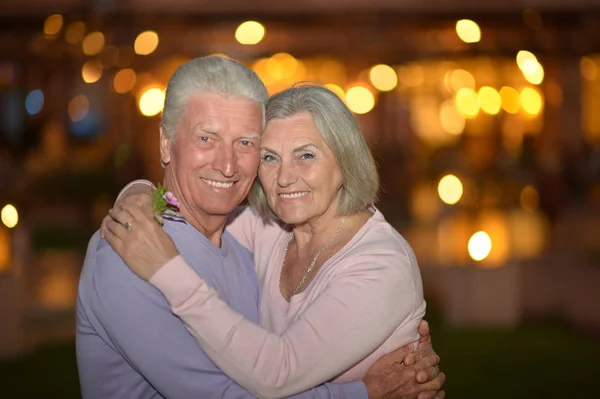 Senior couple hugging — Stock Photo, Image