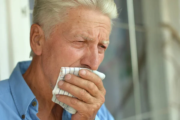 Senior man coughing — Stock Photo, Image