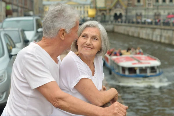 Casal sénior viajando — Fotografia de Stock