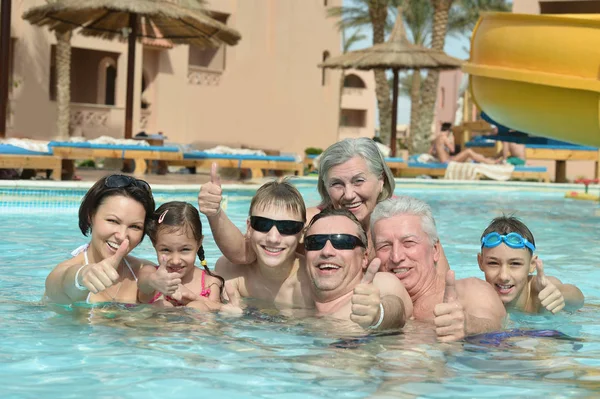 Family showing thumbs up — Stock Photo, Image