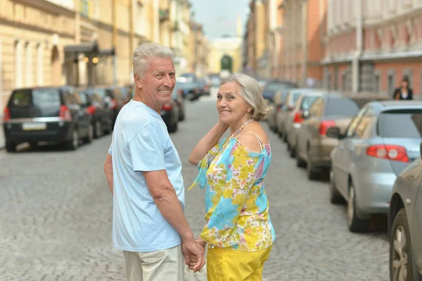 Senior couple posing  in city — Stock Photo, Image