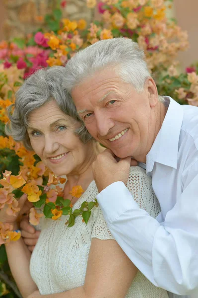 Senior couple smiling — Stock Photo, Image