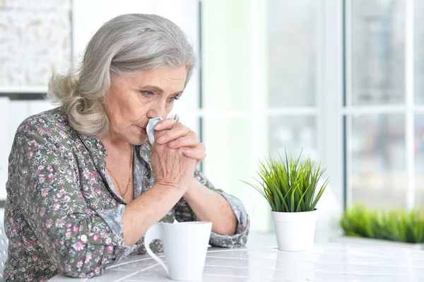 Crying Senior woman — Stock Photo, Image