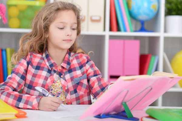 Cute little girl doing homework — Stock Photo, Image