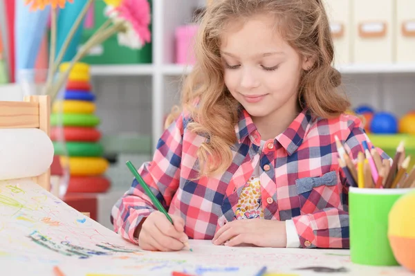 Menina desenho em casa — Fotografia de Stock