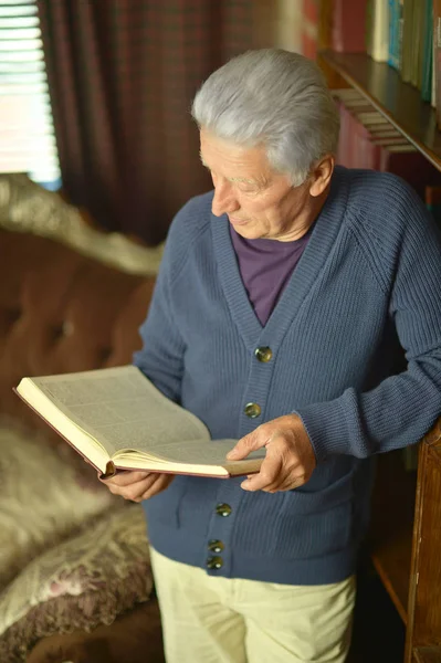 Mature man reading book — Stock Photo, Image