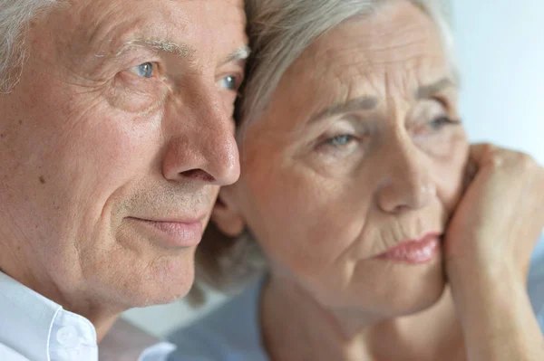 Triste coppia di anziani — Foto Stock