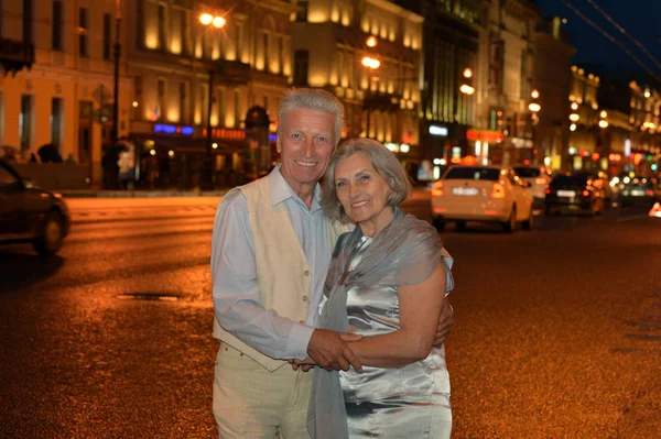 Piękny szczęśliwy starsza para — Zdjęcie stockowe