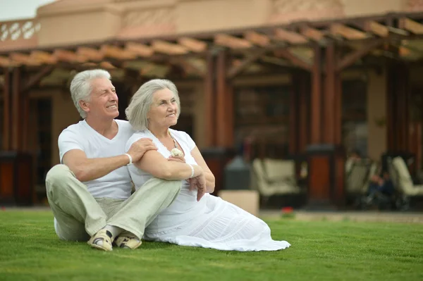 Senior couple  sitting on grass — Stock Photo, Image