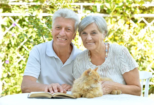 Senior couple with cute cat — Stock Photo, Image