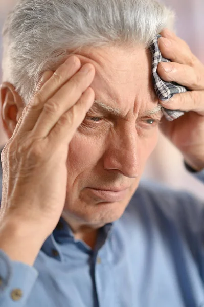 Senior man with headache — Stock Photo, Image