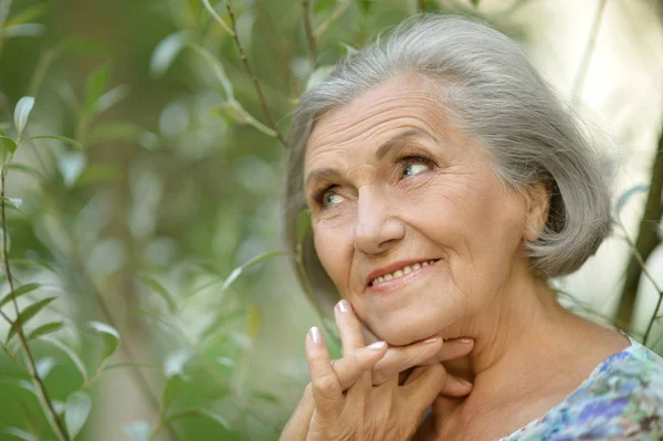 Senior woman in summer park — Stock Photo, Image