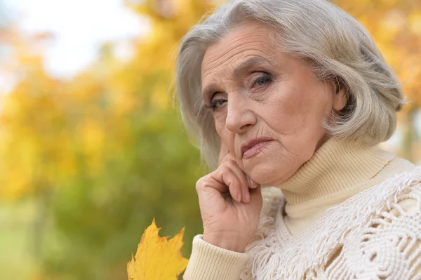 Senior beautiful woman posing — Stock Photo, Image