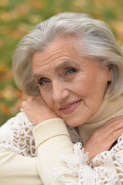 Beautiful senior woman outdoor — Stock Photo, Image