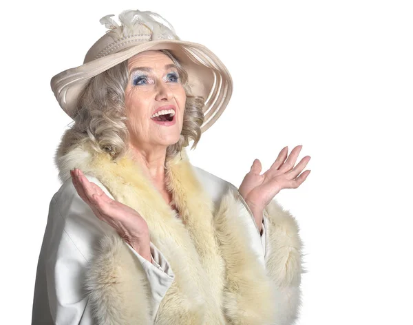 Senior vrouw in hoed poseren — Stockfoto