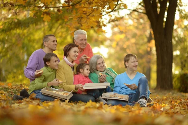 Happy family eating pizza together — Stock Photo, Image