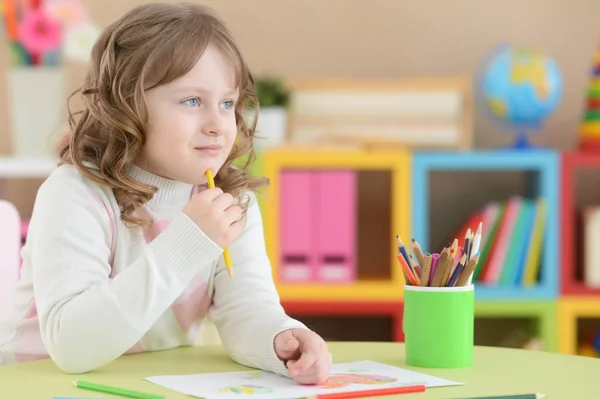 Menina desenho em casa — Fotografia de Stock