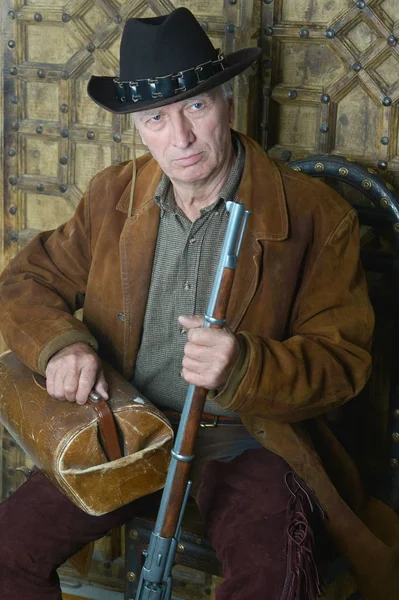 Senior male Bandit with gun — Stock Photo, Image