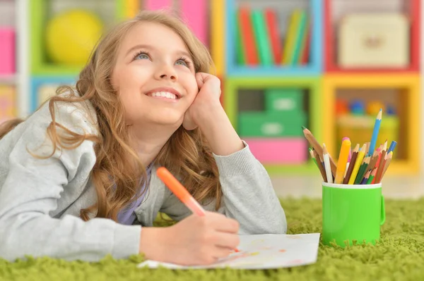 Chica dibujo en casa — Foto de Stock