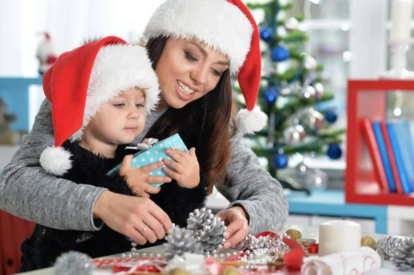 Mother and daughter preparing for Christmas — Stock Photo, Image