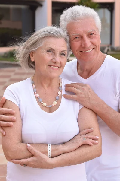 Senior couple posing — Stock Photo, Image