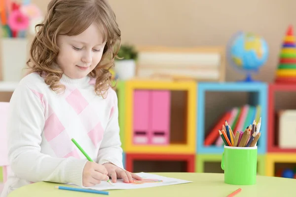 Menina desenho em casa — Fotografia de Stock