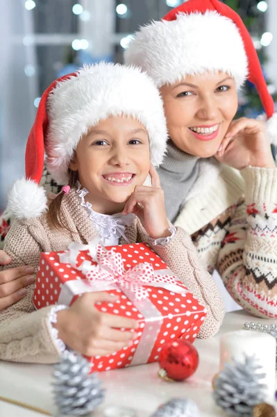 Mother and daughter with Christmas gift — Stock Photo, Image