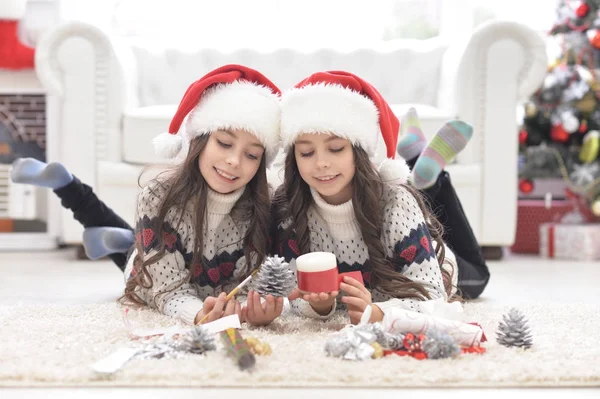 Girls preparing for Christmas — Stock Photo, Image