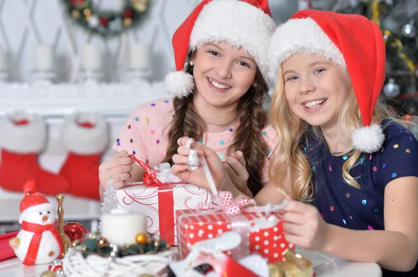 Cute girls with presents — Stock Photo, Image