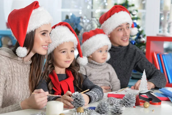 Família se preparando para o Natal — Fotografia de Stock