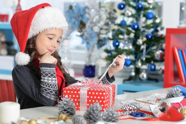 Girl with  Christmas present — Stock Photo, Image