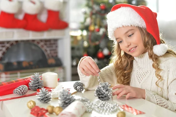 Girl prapring for  Christmas — Stock Photo, Image