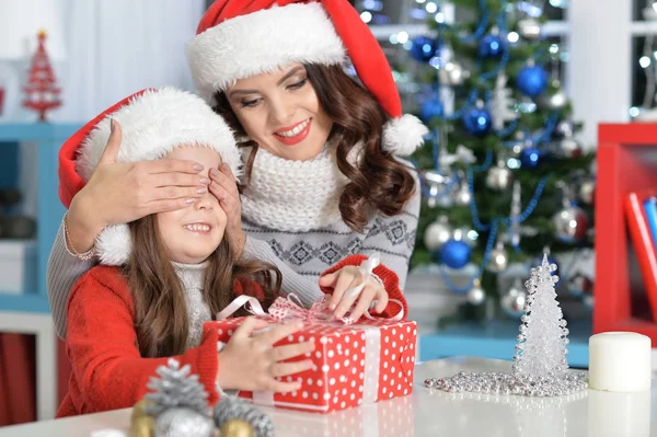 Mother and daughter with Christmas gift — Stock Photo, Image