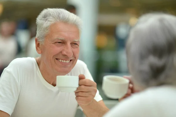 Äldre par i café — Stockfoto