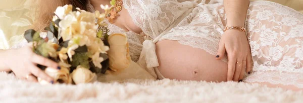 Pregnant woman lying — Stock Photo, Image