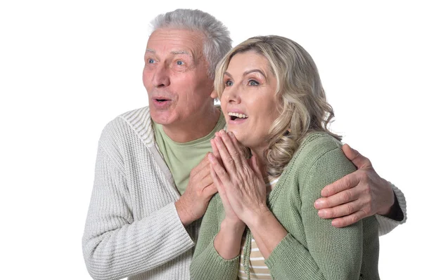 Heureux couple de personnes âgées posant — Photo