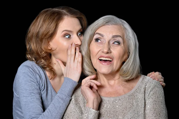 Mujer con hija posando —  Fotos de Stock