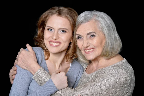 Frau mit Tochter posiert — Stockfoto