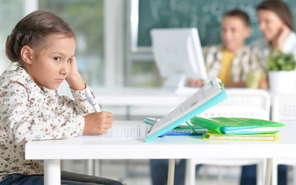 Aluno Estudando Aulas Informática Com Professor Desfocado Aprendiz Segundo Plano — Fotografia de Stock