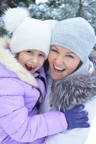 Lycklig mor och dotter — Stockfoto