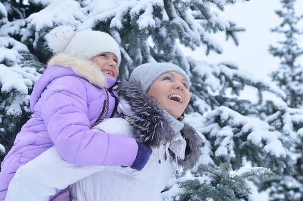 Happy mother and daughter — Stock Photo, Image