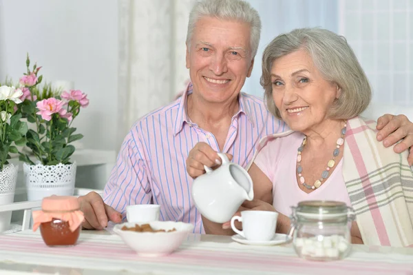 Szczęśliwa Para Starszy Picie Herbaty — Zdjęcie stockowe