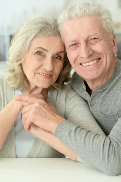 Retrato Cerca Una Feliz Pareja Ancianos Casa — Foto de Stock