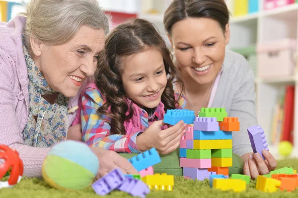Lyckligt Leende Familjen Att Spela Med Färgglada Plast Block — Stockfoto