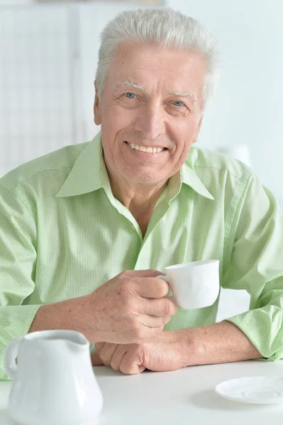 Homme Âgé Souriant Buvant Café — Photo