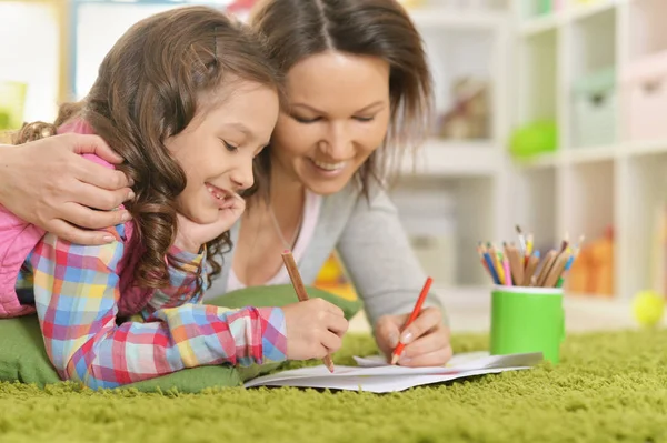 Mother Daughter Drawing Pencils — Stock Photo, Image