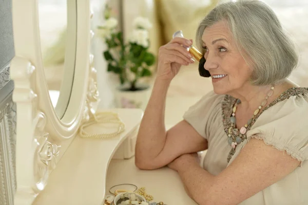 Vackra Porträtt Äldre Kvinna Att Göra — Stockfoto