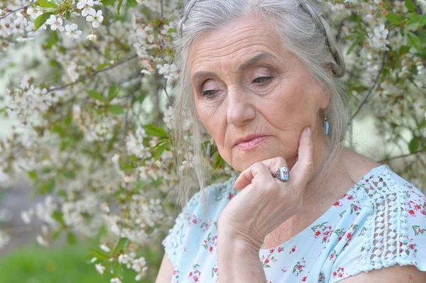Triste mujer mayor —  Fotos de Stock