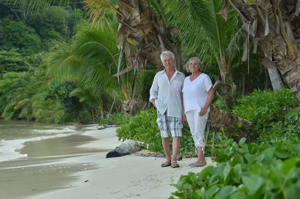 Senior couple near hotel resort — Stock Photo, Image