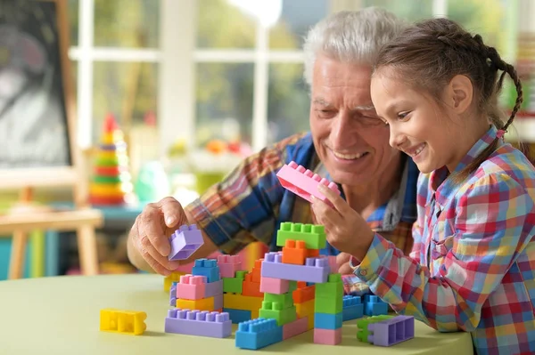 Nonno Giocare Con Sua Nipotina — Foto Stock
